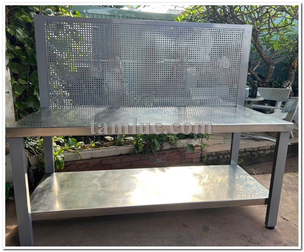 Bàn thao tác mặt inox